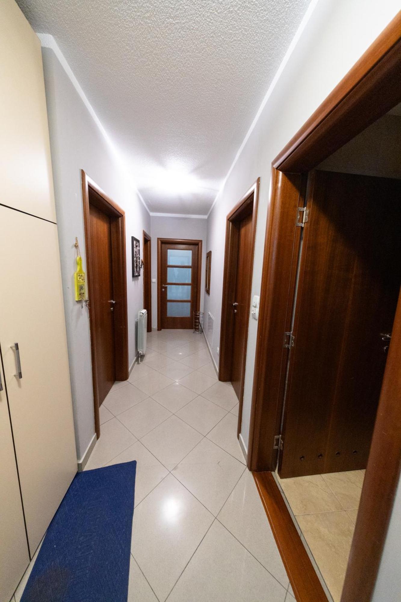 Lux Place Apartments Downtown Kragujevac Kültér fotó