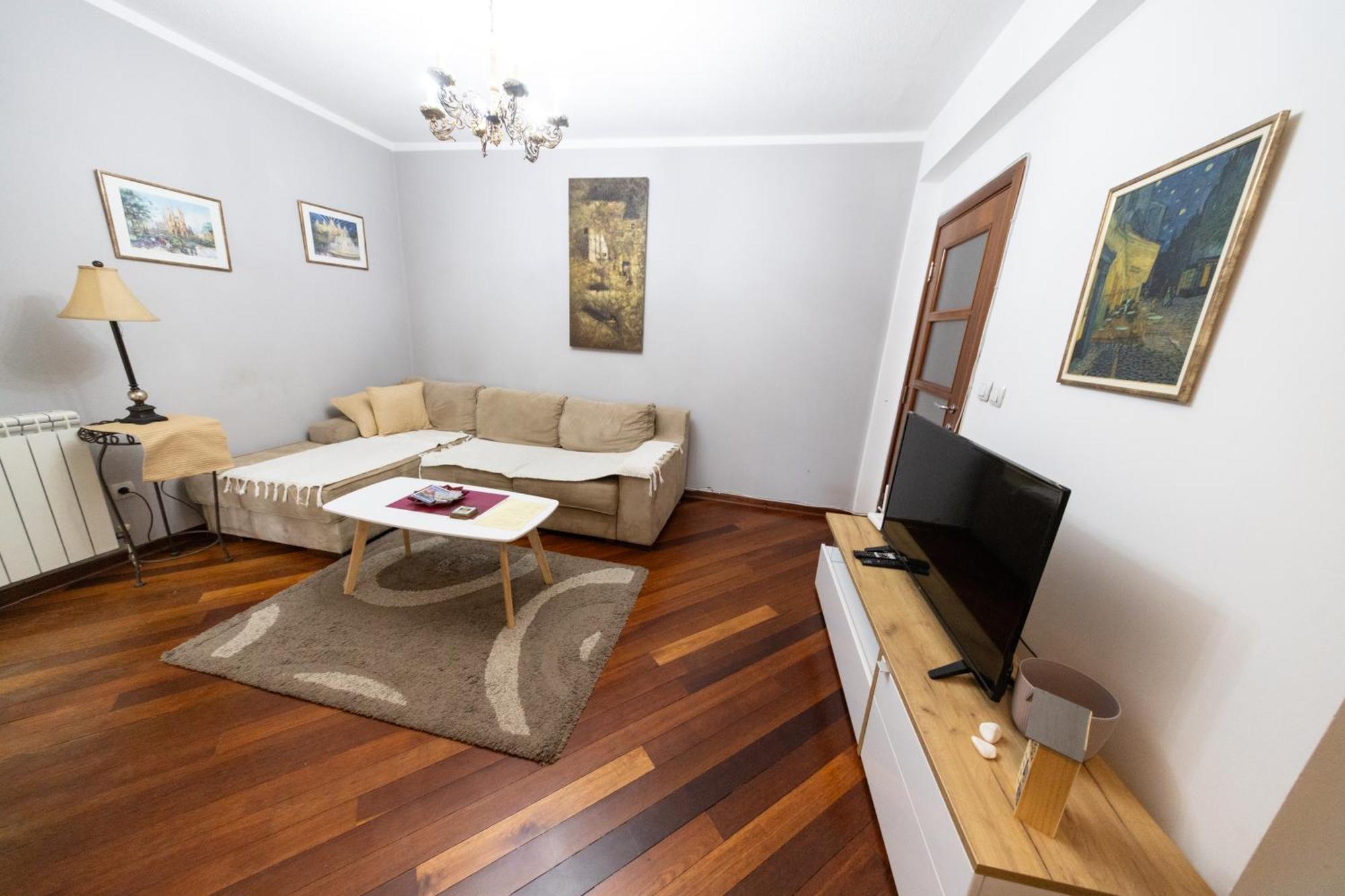 Lux Place Apartments Downtown Kragujevac Kültér fotó