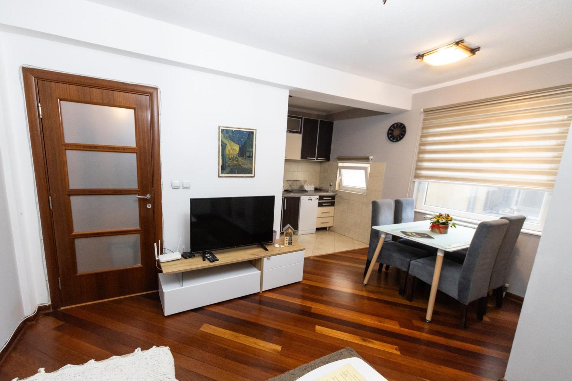 Lux Place Apartments Downtown Kragujevac Kültér fotó