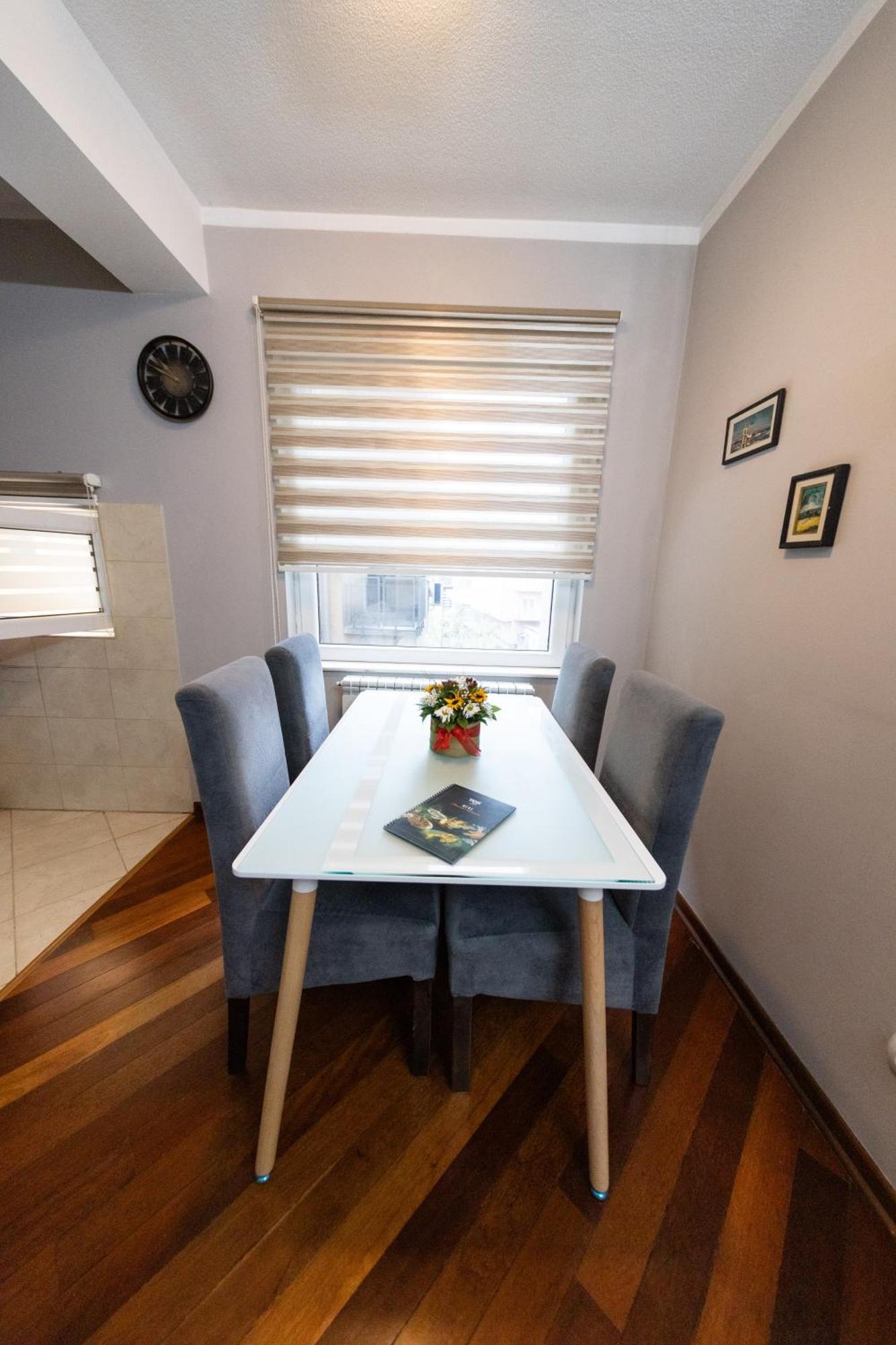 Lux Place Apartments Downtown Kragujevac Kültér fotó