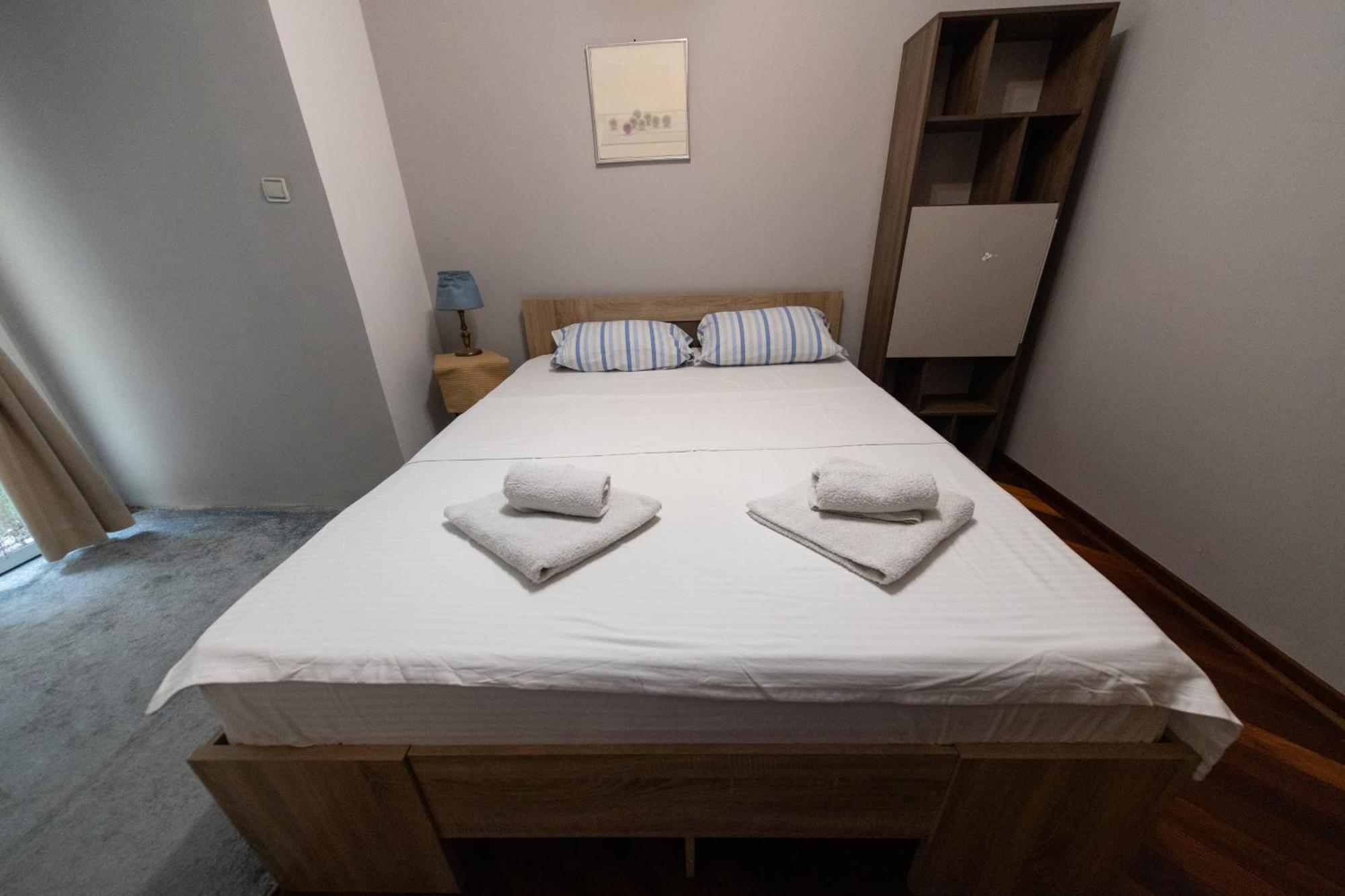 Lux Place Apartments Downtown Kragujevac Kültér fotó