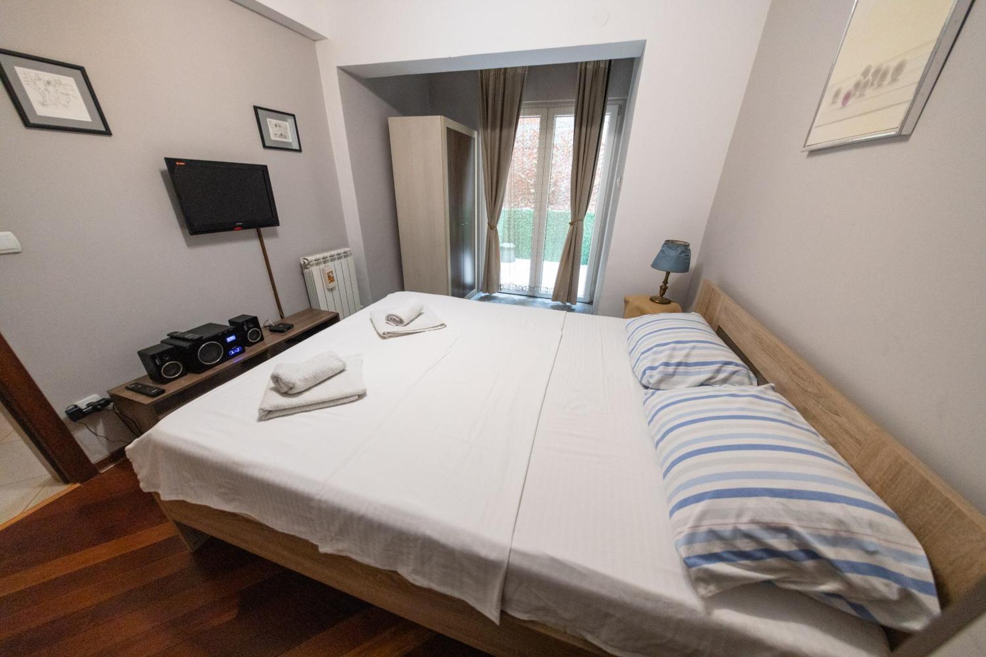 Lux Place Apartments Downtown Kragujevac Kültér fotó